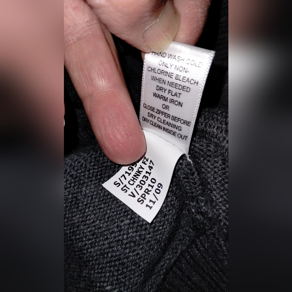 Banana Republic Brand Men's Gray Sweater - Picture 6 of 6